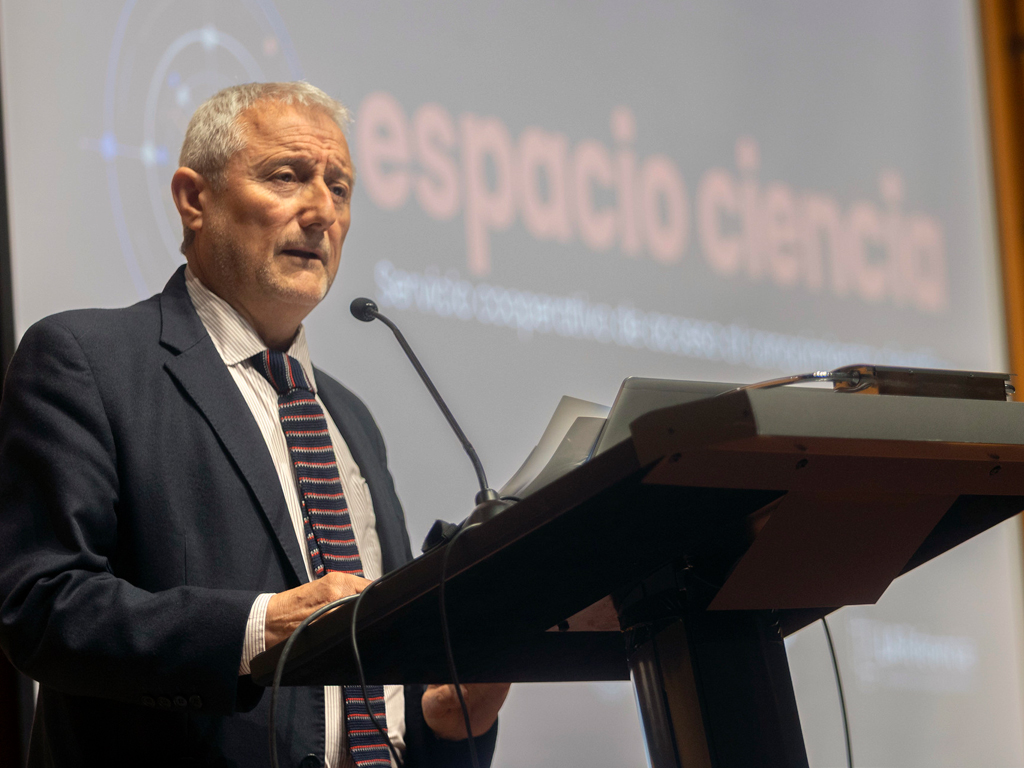 Ministro de ciencias Aldo Valle